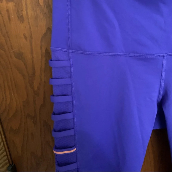 Lululemon Breezy Crop Leggings in Iris Flower - Picture 4 of 8